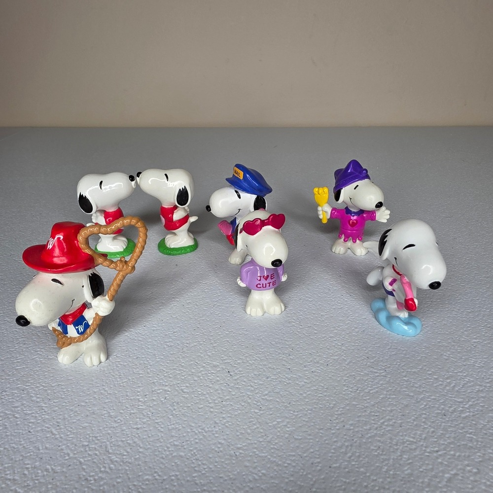 Peanuts Snoopy Whitmans PVC Figure Lot 7 Pieces Valentines Cowboy Mailman‎